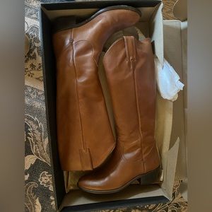 Frye Carson pull on boots 8.5